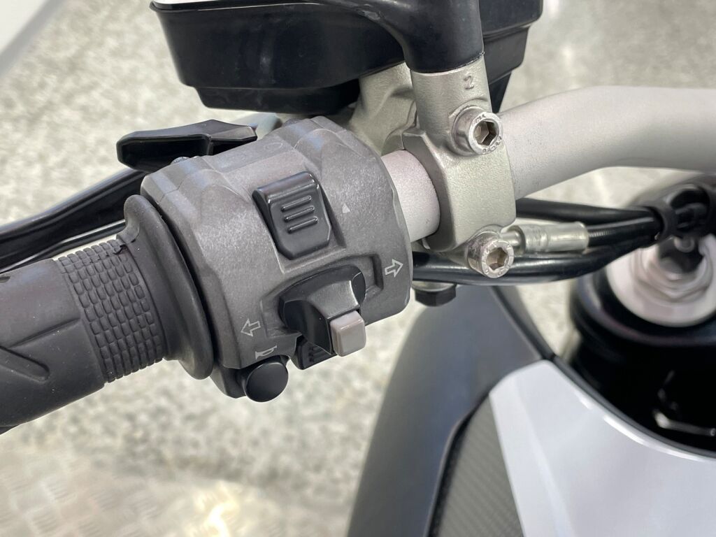 Ducati DIAVEL 2014 Musta