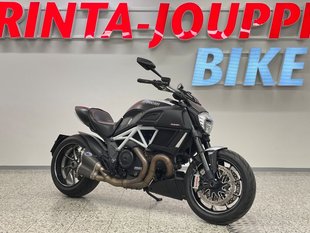 Ducati DIAVEL 2014 Musta