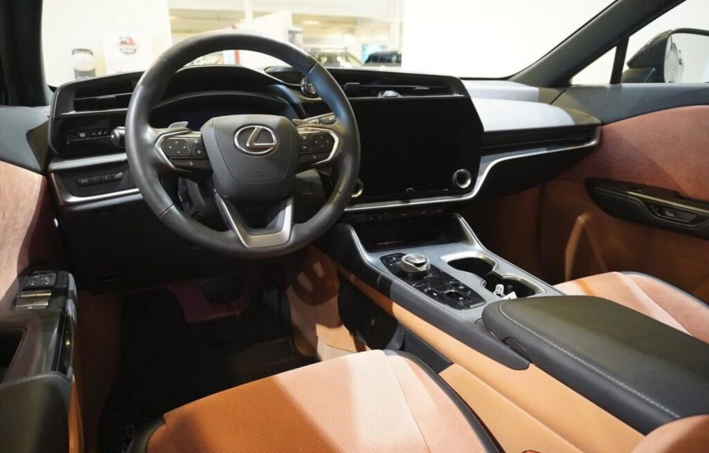Lexus RZ 2024 Musta (Caviar Metallic)