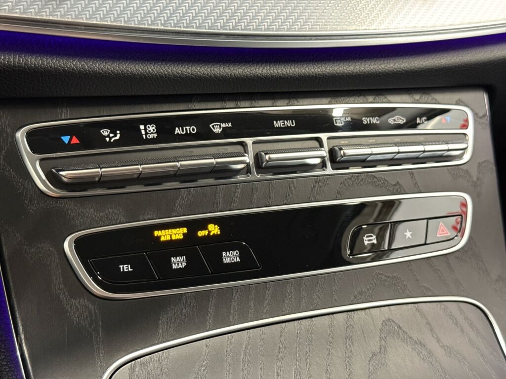 Mercedes-Benz E 2021 Grafiitinharmaa metalliväri