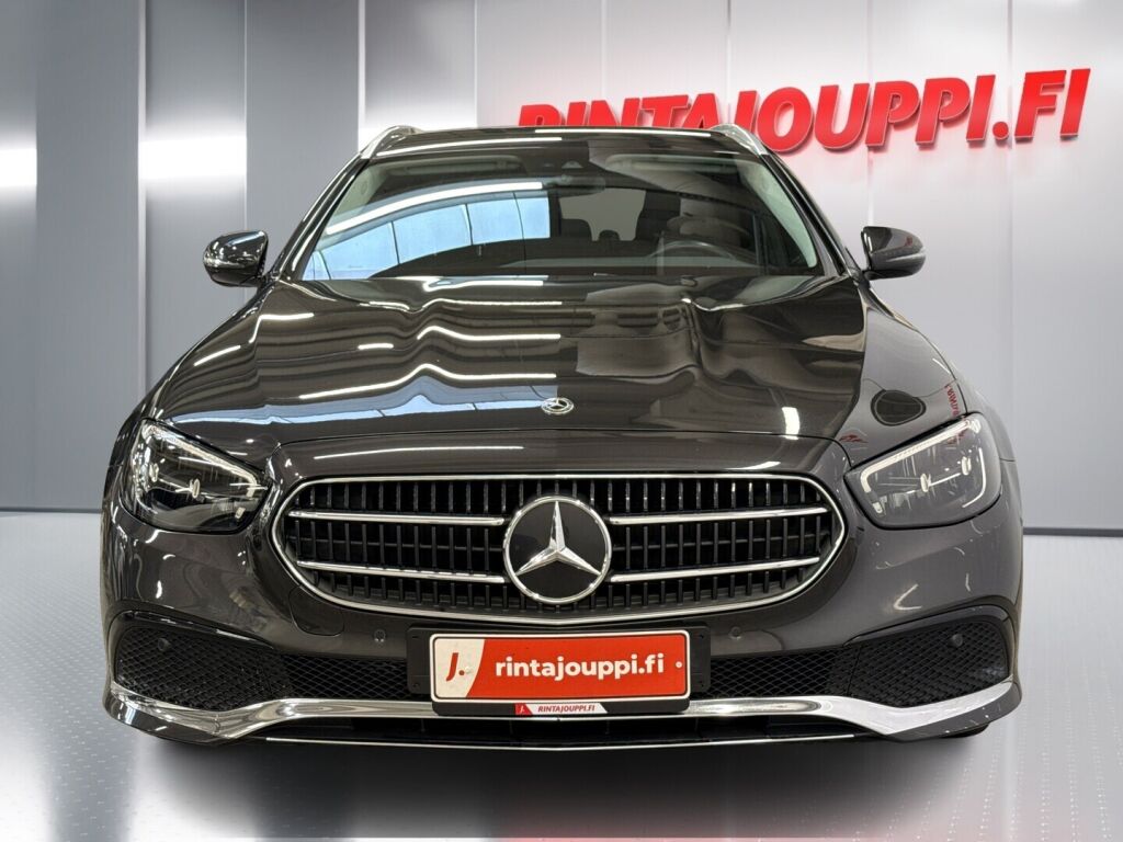 Mercedes-Benz E 2021 Grafiitinharmaa metalliväri