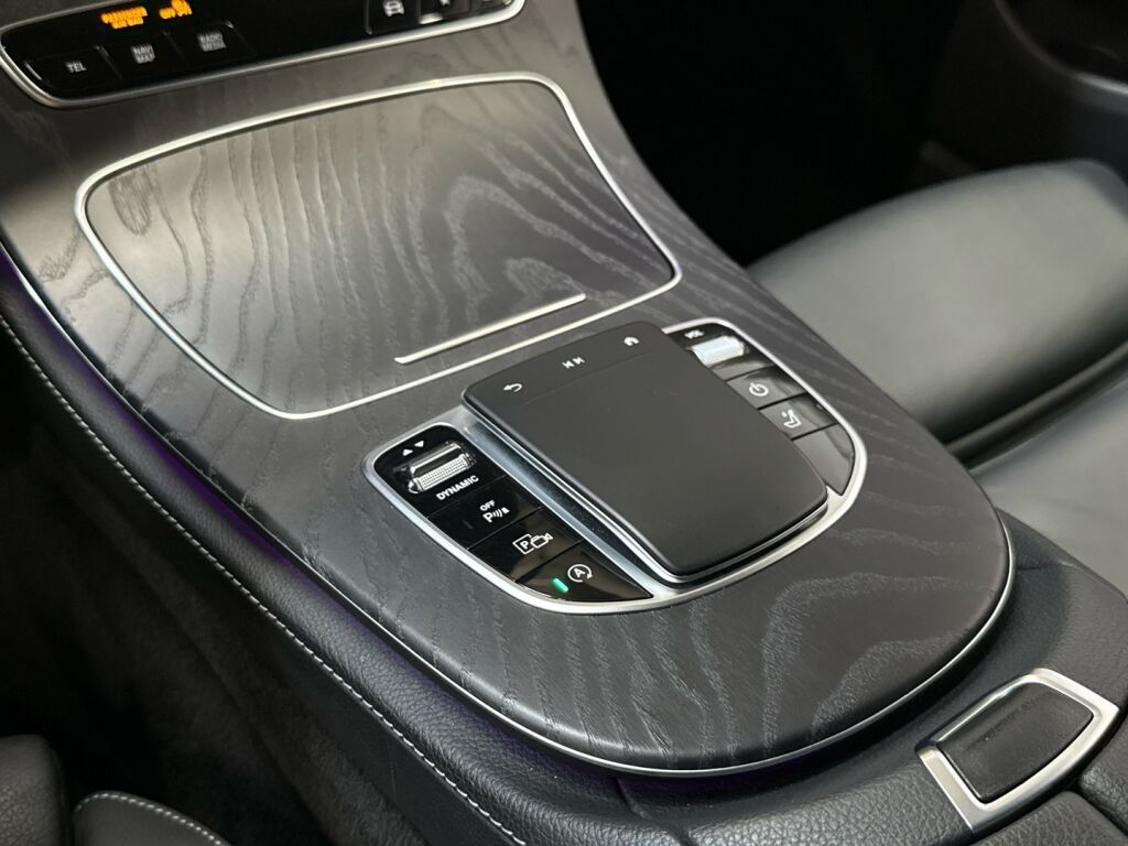 Mercedes-Benz E 2021 Grafiitinharmaa metalliväri