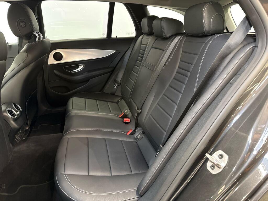 Mercedes-Benz E 2021 Grafiitinharmaa metalliväri