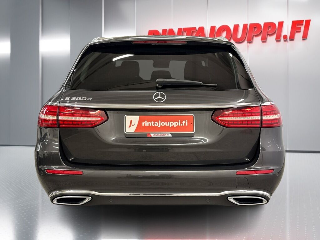 Mercedes-Benz E 2021 Grafiitinharmaa metalliväri