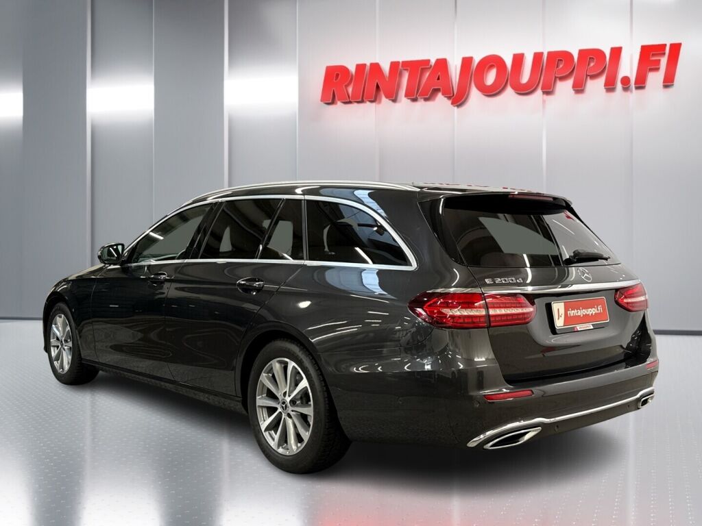 Mercedes-Benz E 2021 Grafiitinharmaa metalliväri