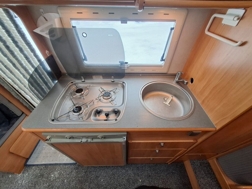 Adria Coral Plus 660 SL 2005 Valkoinen