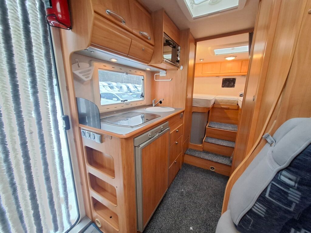 Adria Coral Plus 660 SL 2005 Valkoinen