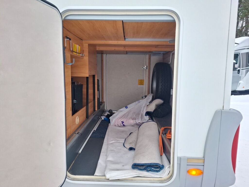 Adria Coral Plus 660 SL 2005 Valkoinen