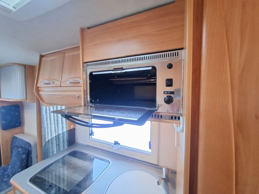 Adria Coral Plus 660 SL 2005 Valkoinen
