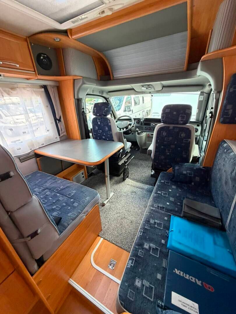 Adria Coral 2005 Valkoinen