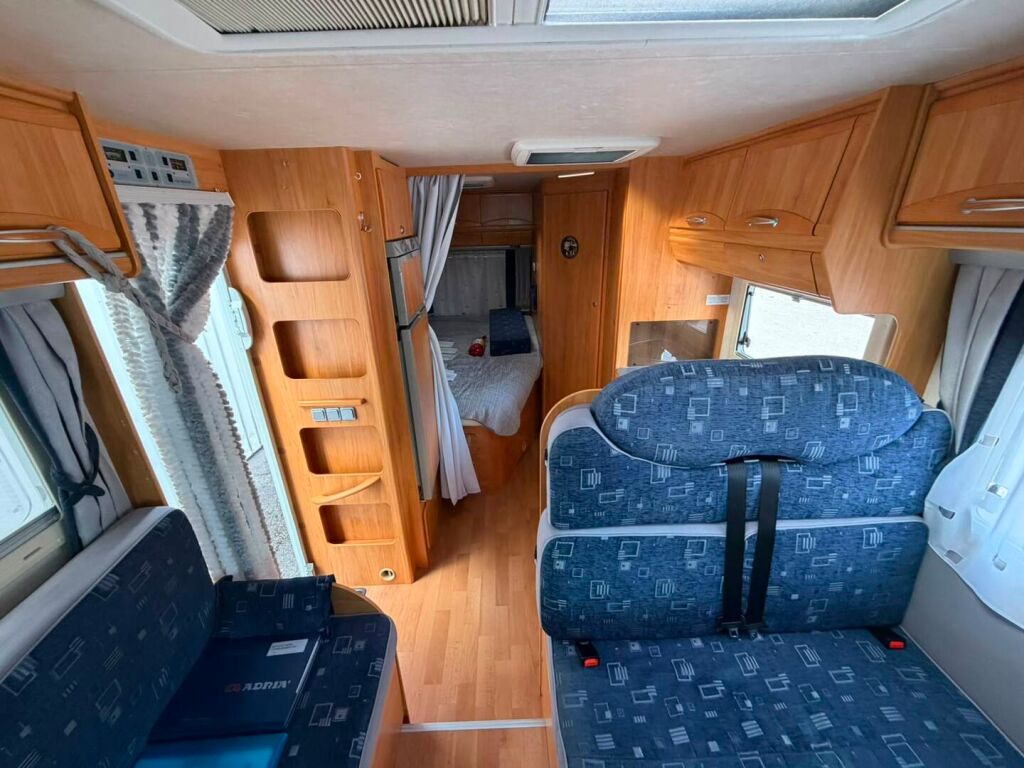 Adria Coral 2005 Valkoinen