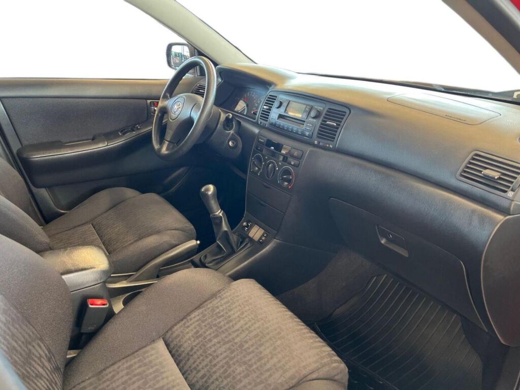 Toyota Corolla 2004 Punainen