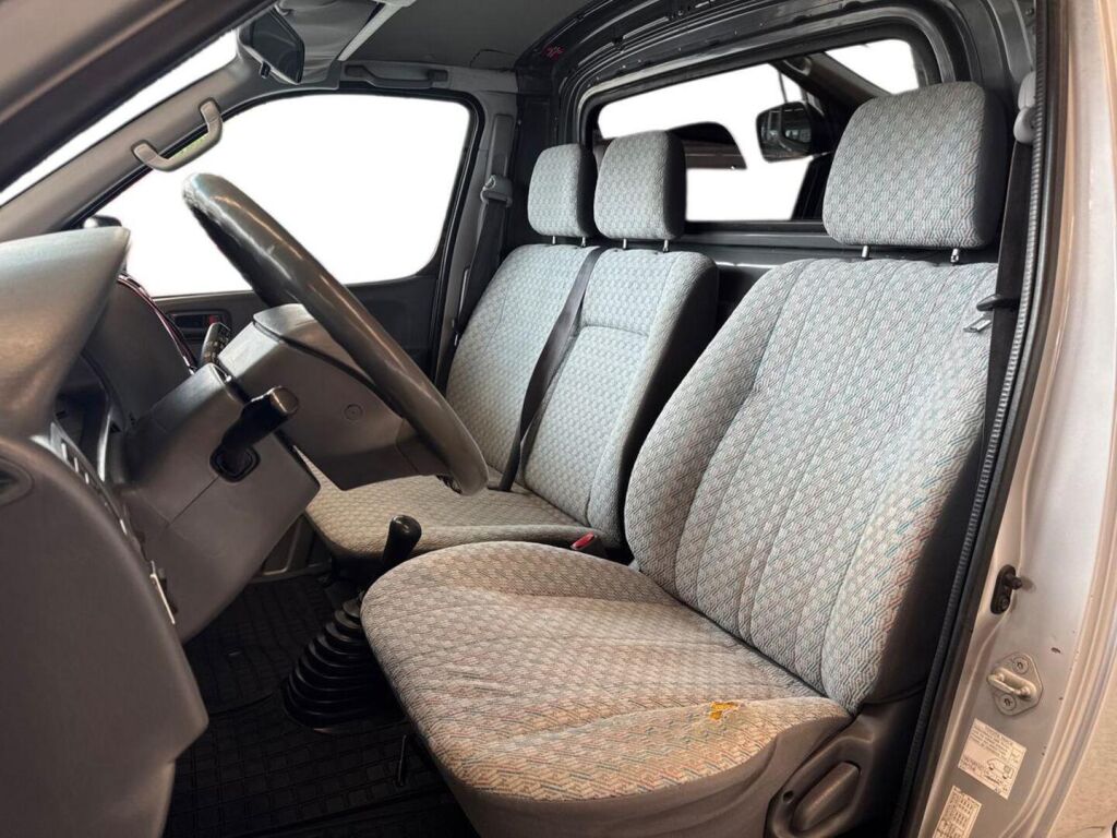 Toyota Hiace 2004 Hopea