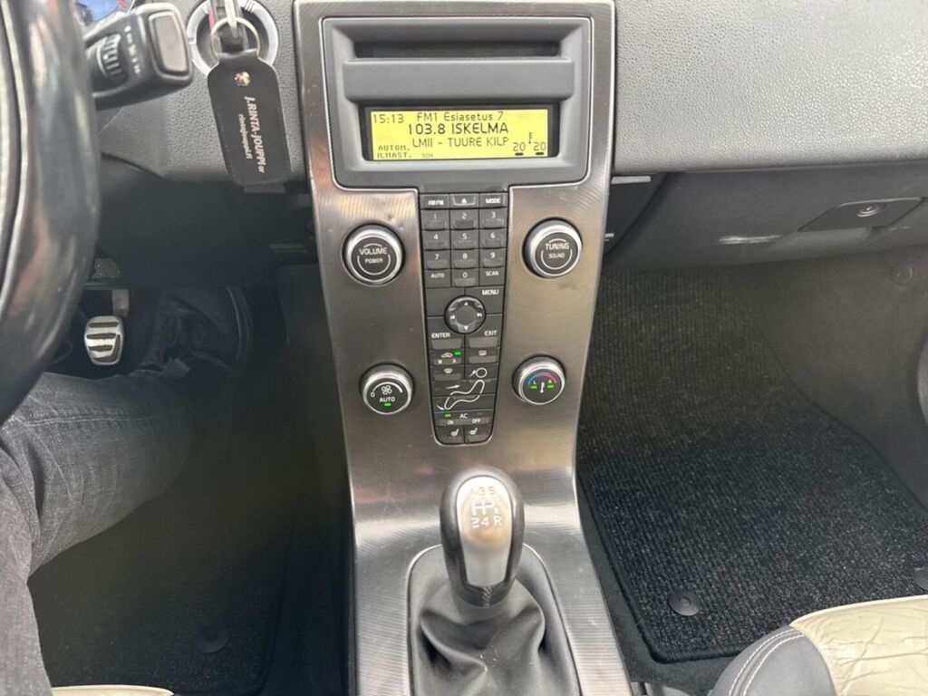 Volvo S40 2008 Musta