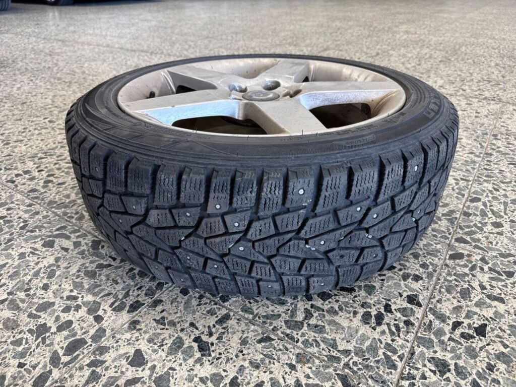 Volvo S40 2008 Musta