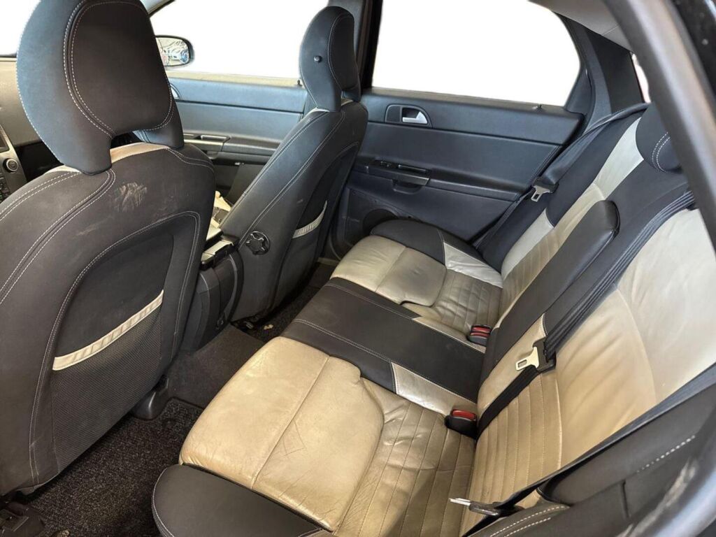 Volvo S40 2008 Musta