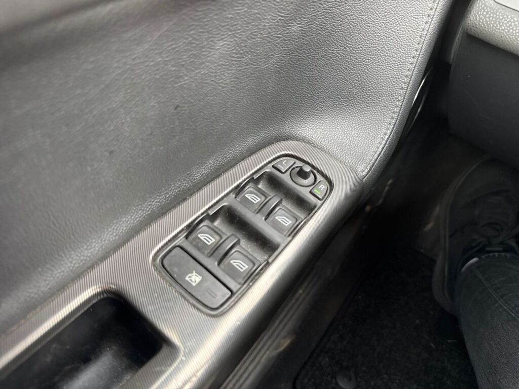 Volvo S40 2008 Musta