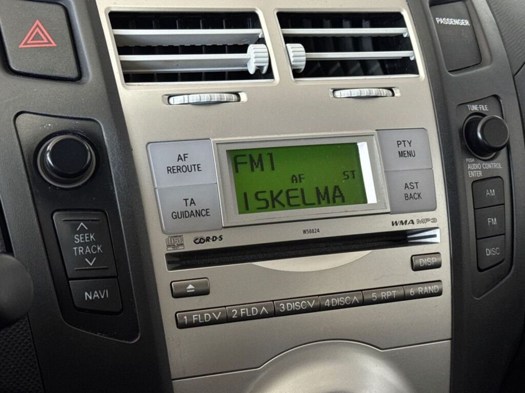 Toyota Yaris 2008 Punainen