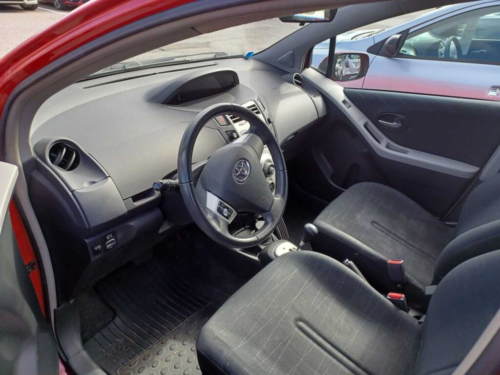 Toyota Yaris 2008 Punainen