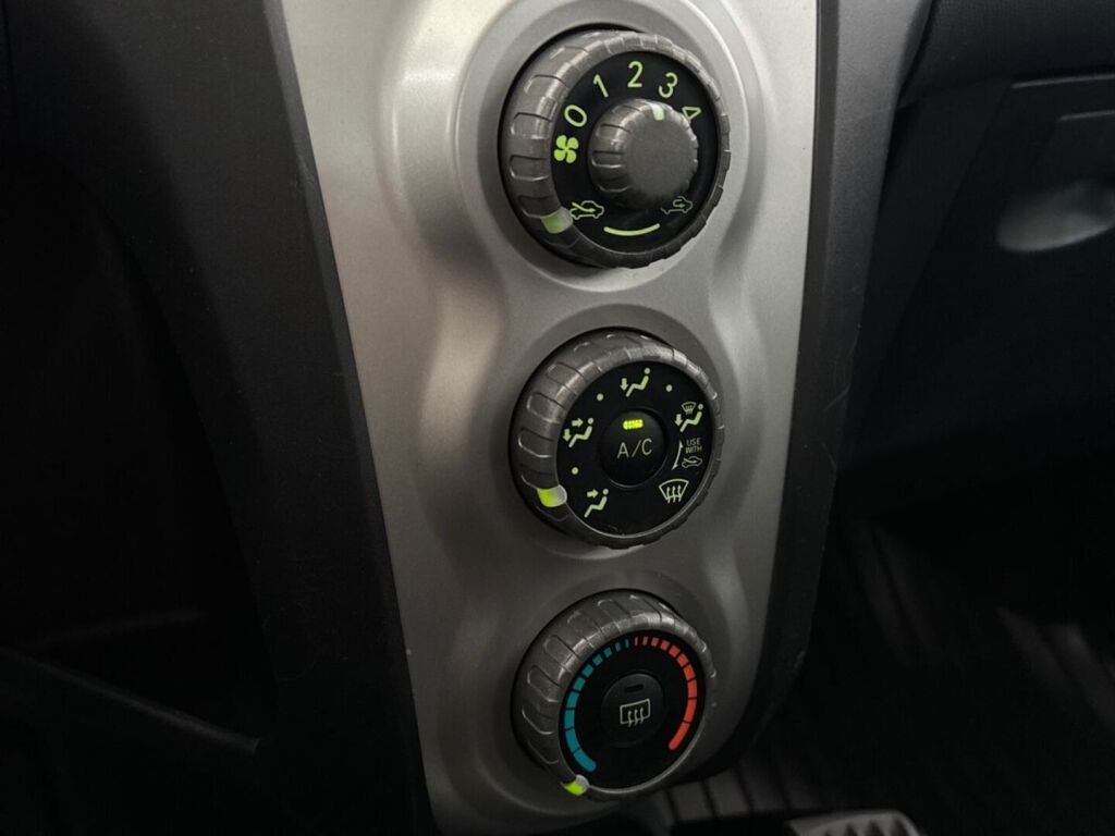 Toyota Yaris 2008 Punainen
