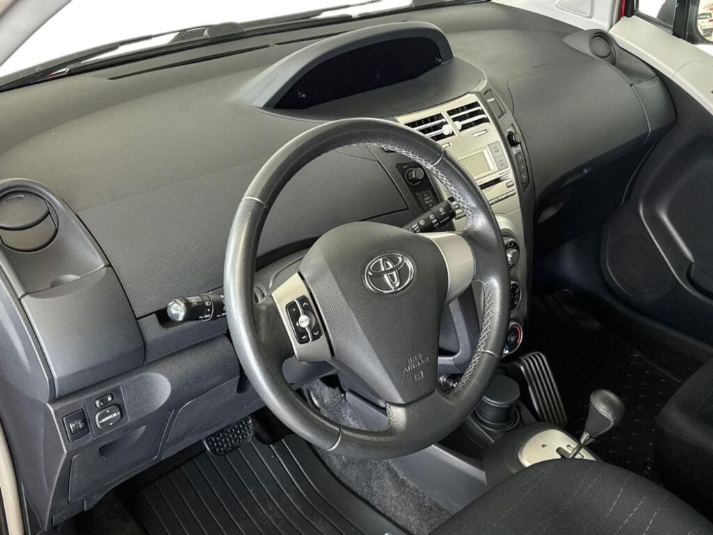 Toyota Yaris 2008 Punainen