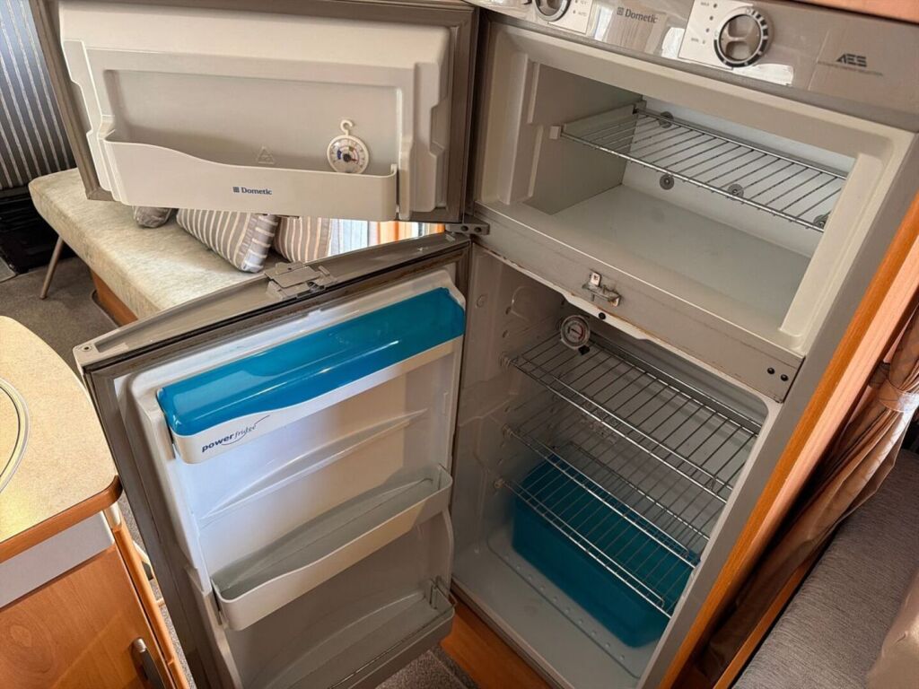 Hymer B 654 2006 Valkoinen