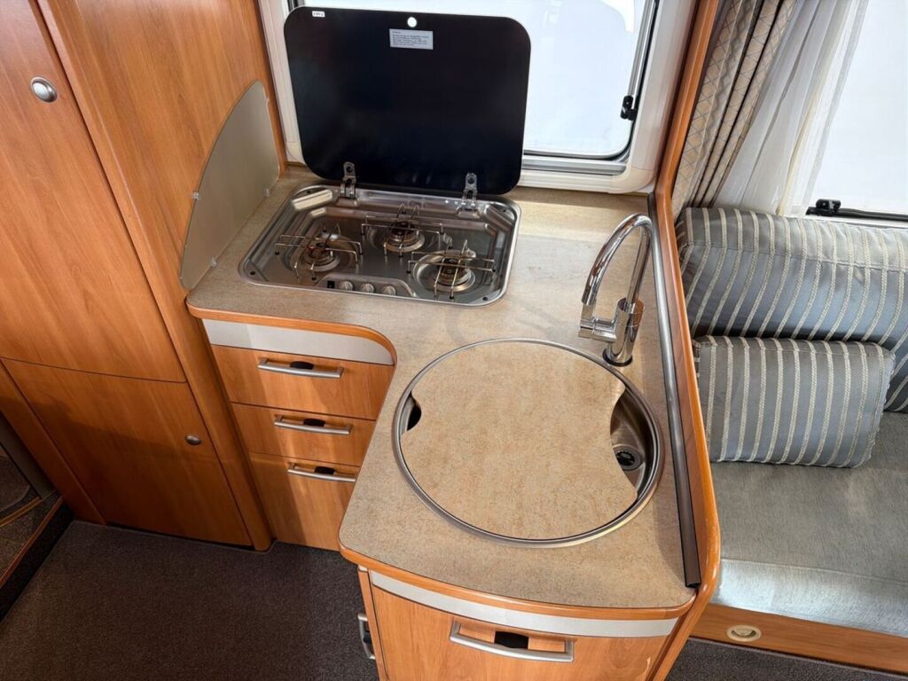 Hymer B 654 2006 Valkoinen