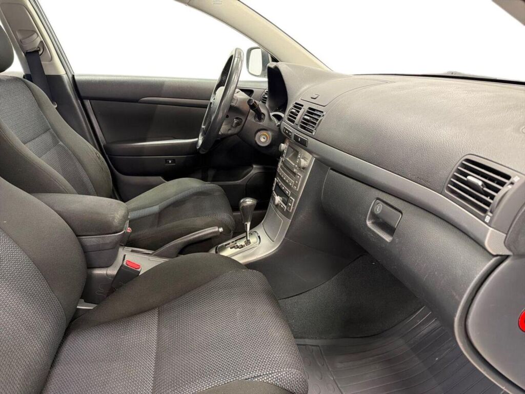 Toyota Avensis 2008 Valkoinen