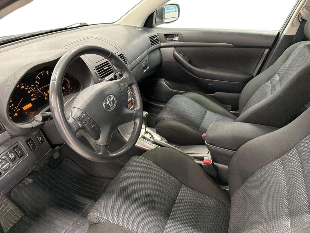 Toyota Avensis 2008 Valkoinen