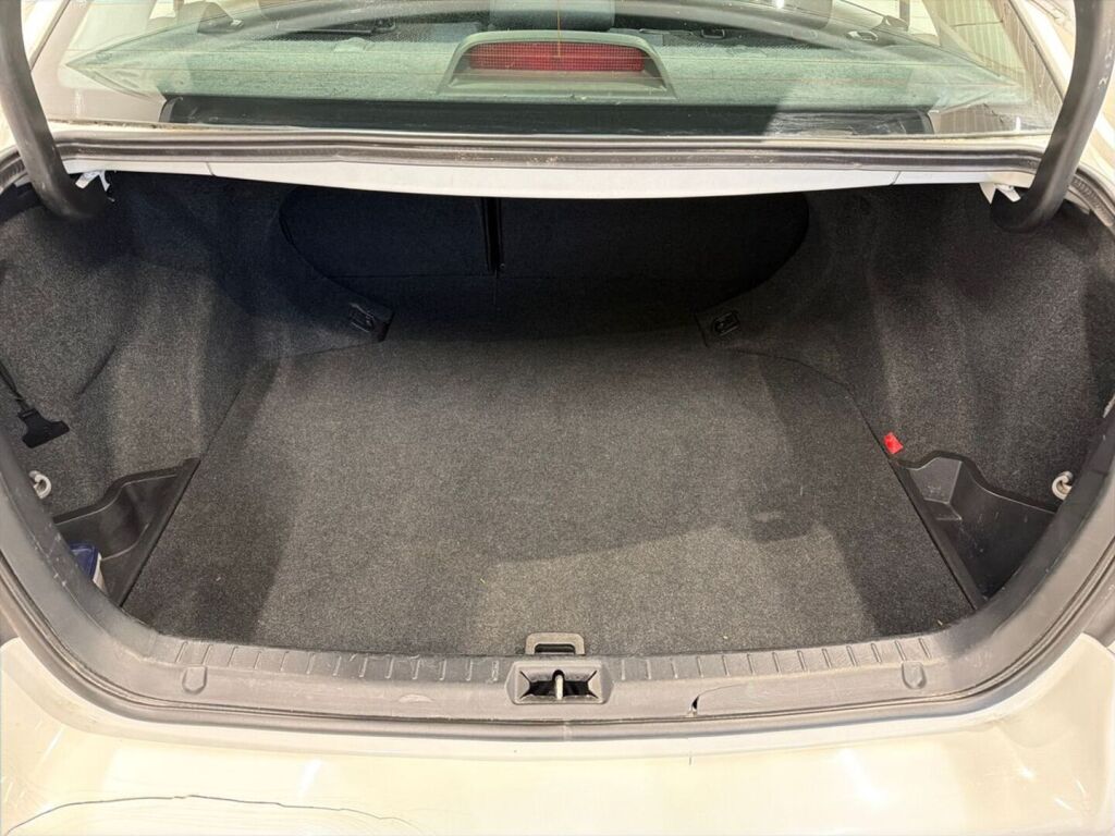 Toyota Avensis 2008 Valkoinen