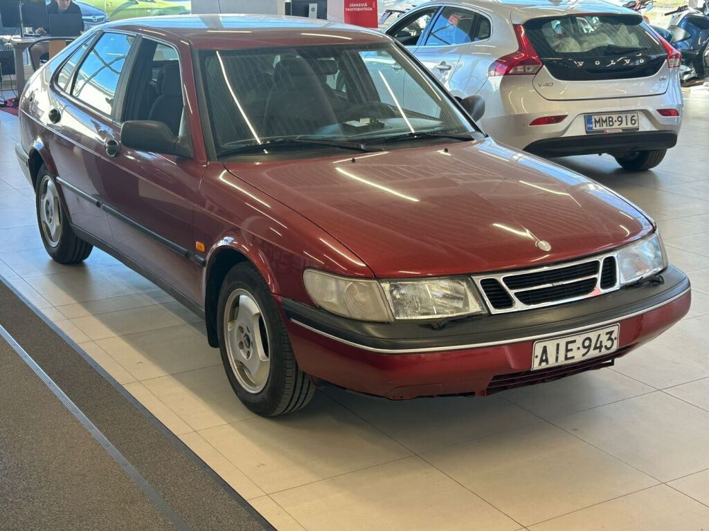Saab 900 1997 Punainen