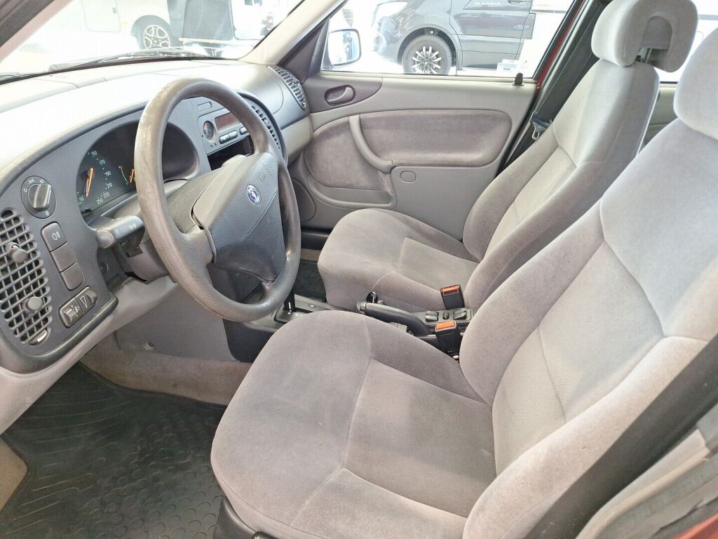 Saab 900 1997 Punainen