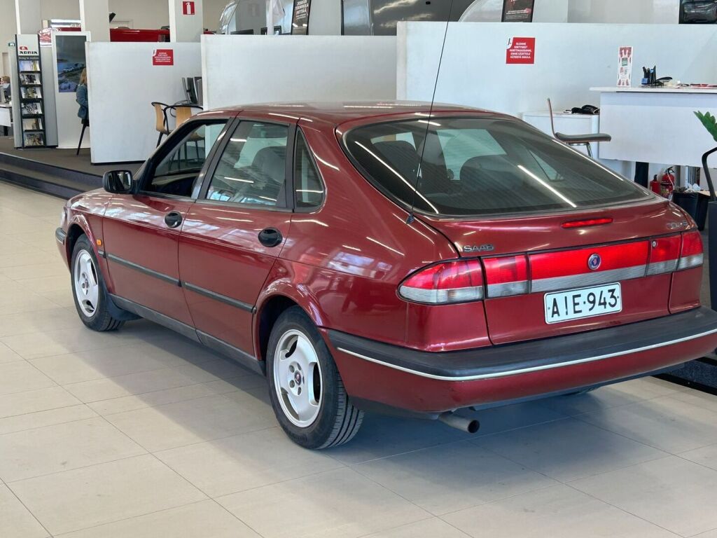 Saab 900 1997 Punainen