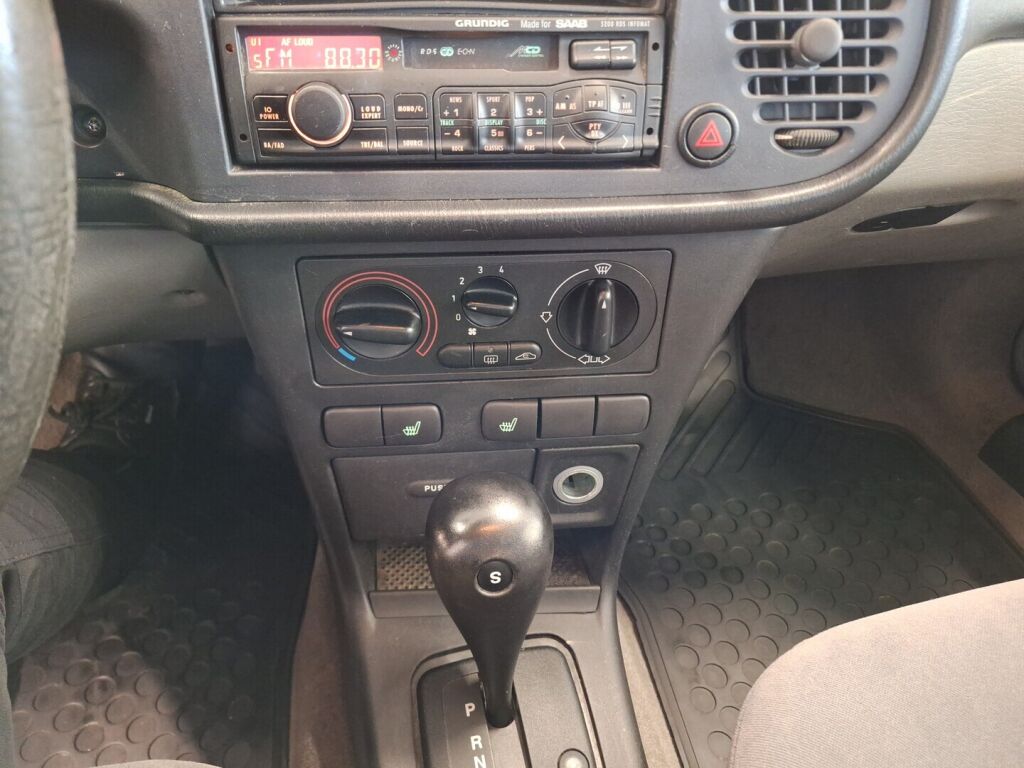 Saab 900 1997 Punainen