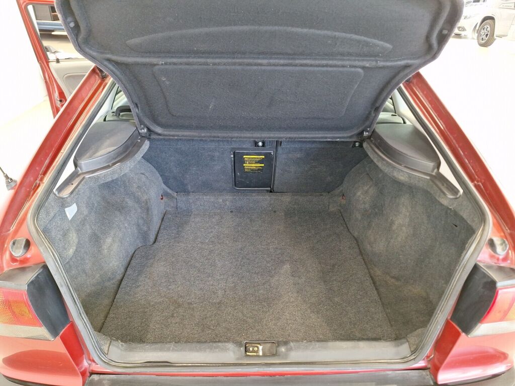 Saab 900 1997 Punainen