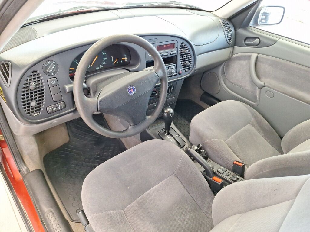Saab 900 1997 Punainen
