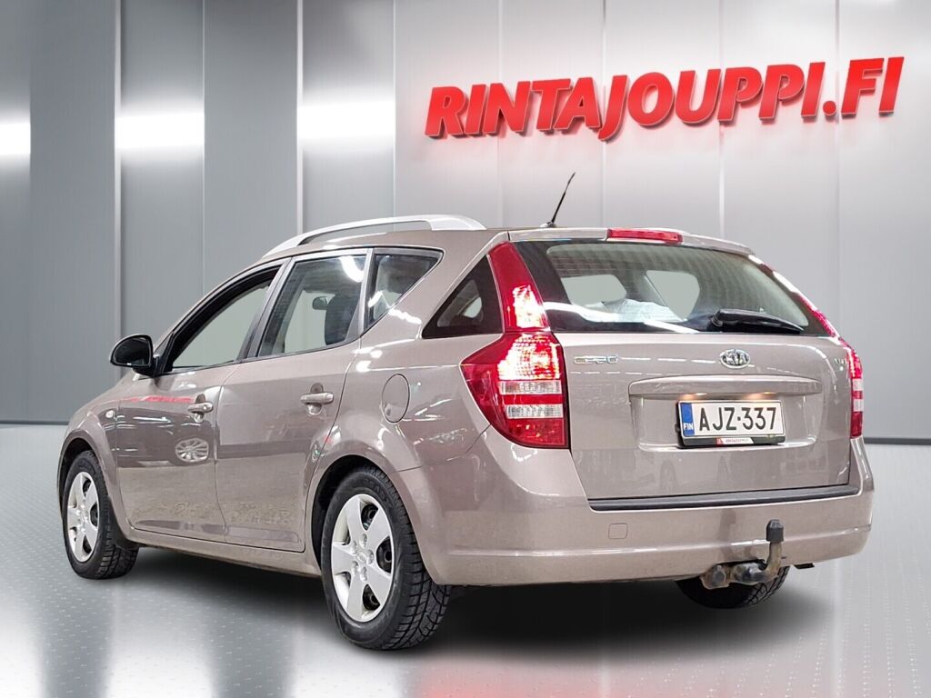 Kia Ceed 2009 Ruskea (beige)