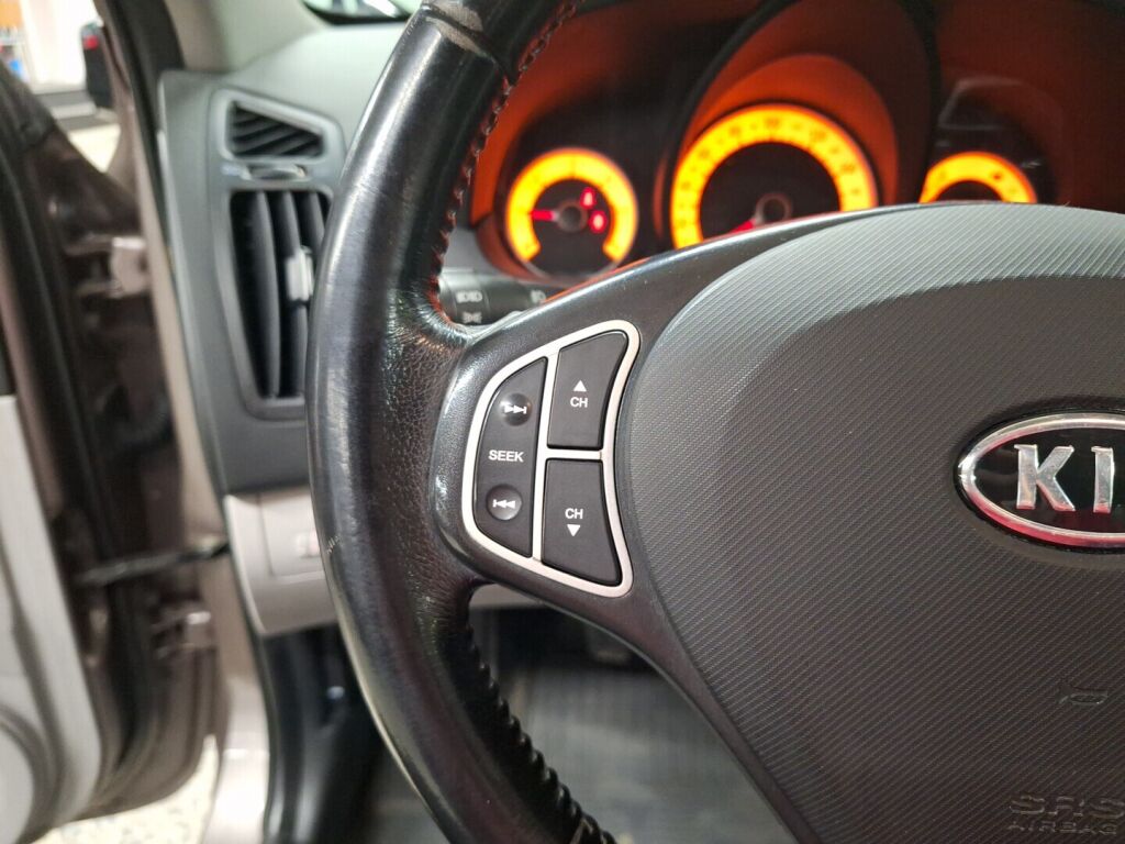 Kia Ceed 2009 Ruskea (beige)