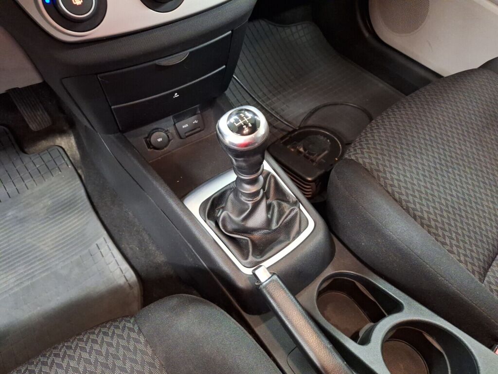 Kia Ceed 2009 Ruskea (beige)