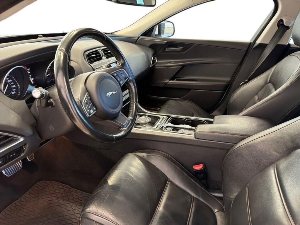 Jaguar XE 2015 Valkoinen