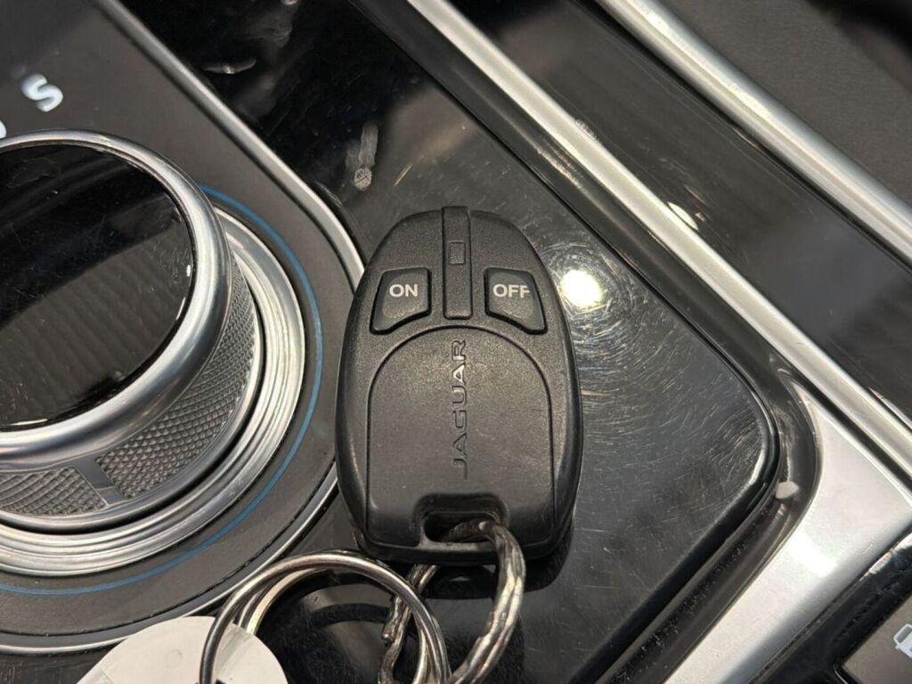 Jaguar XE 2015 Valkoinen