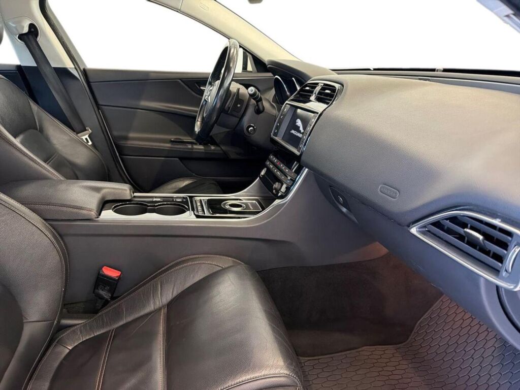 Jaguar XE 2015 Valkoinen