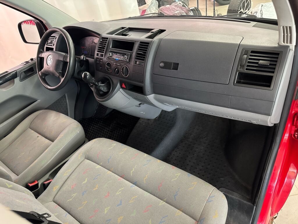 Volkswagen Transporter 2006 Punainen
