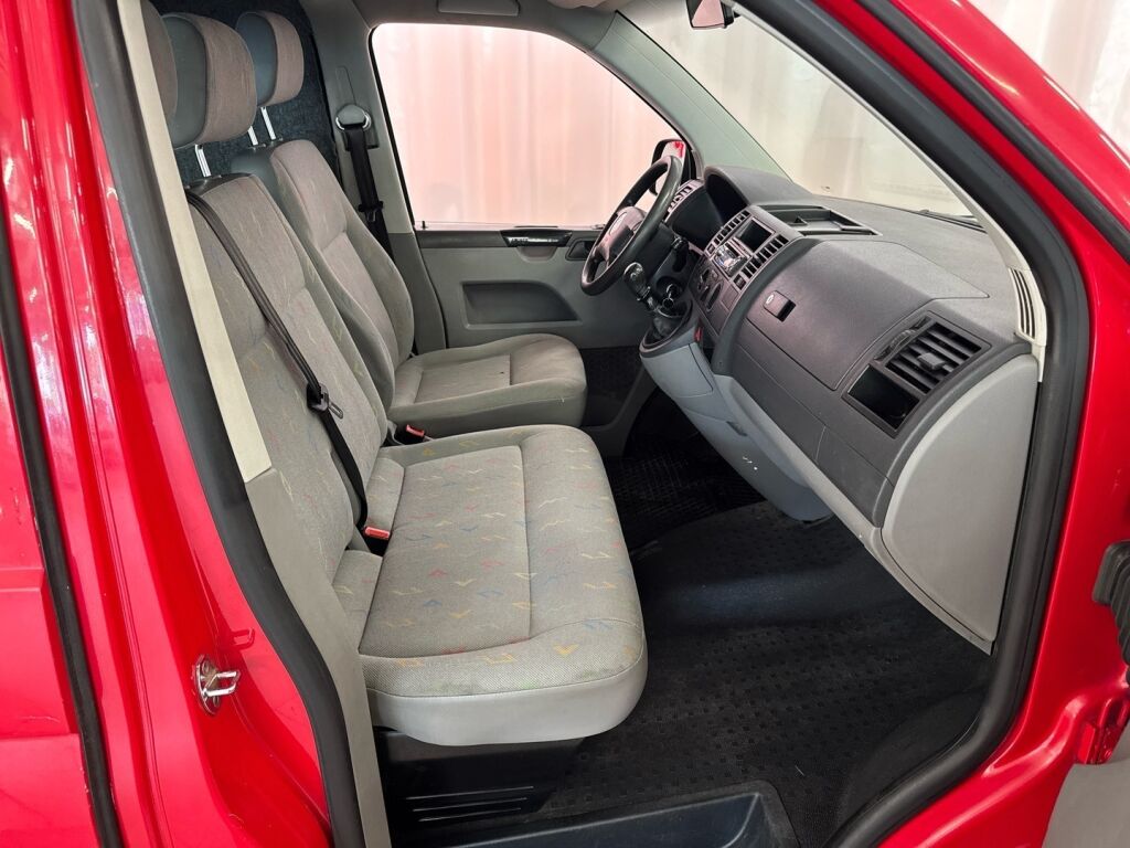 Volkswagen Transporter 2006 Punainen