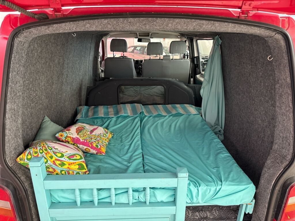 Volkswagen Transporter 2006 Punainen