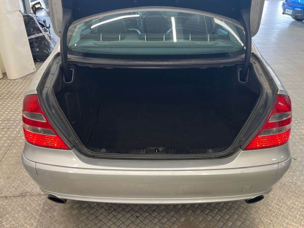 Mercedes-Benz E 2006 Harmaa