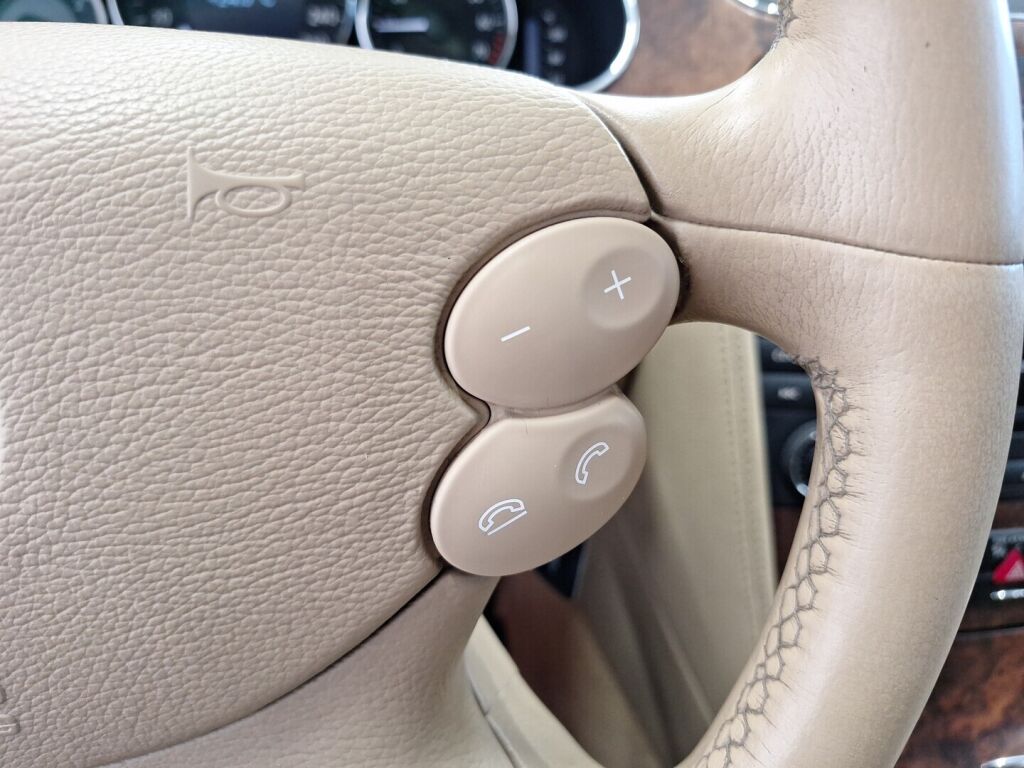 Mercedes-Benz CLS 2005 Punainen