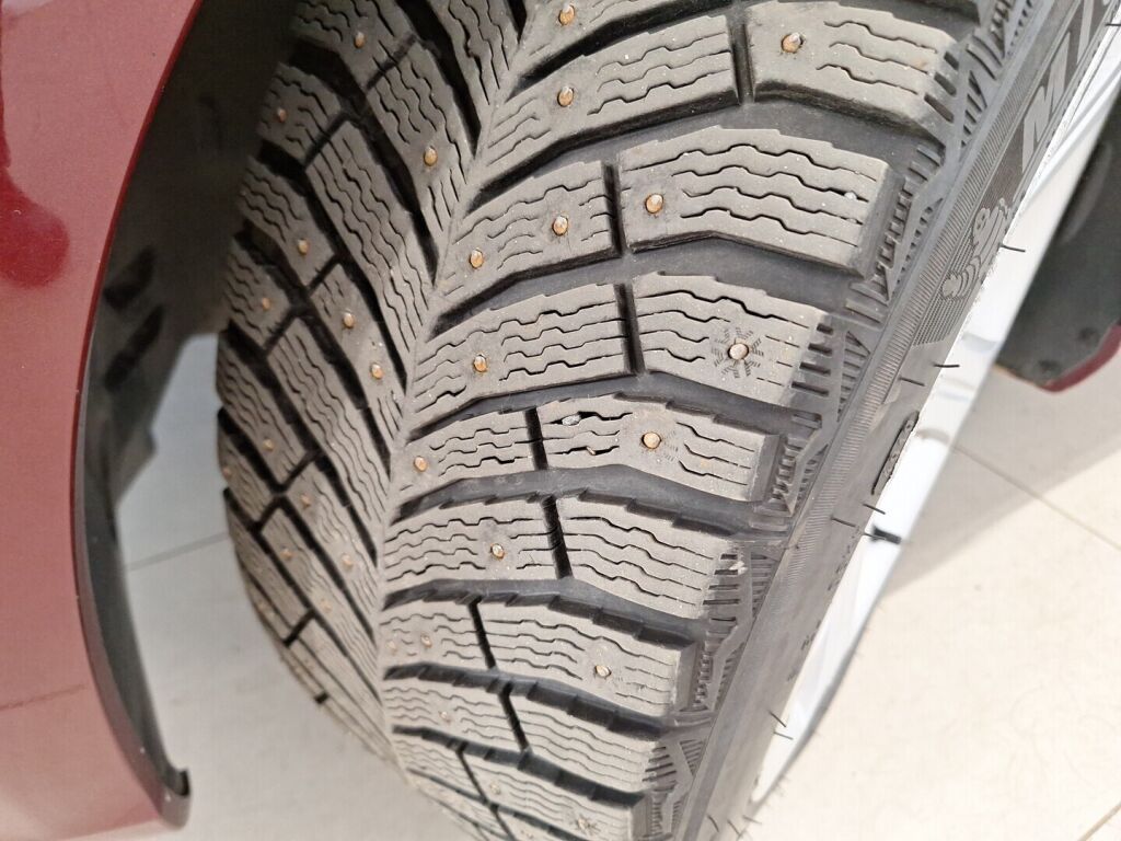 Mercedes-Benz CLS 2005 Punainen