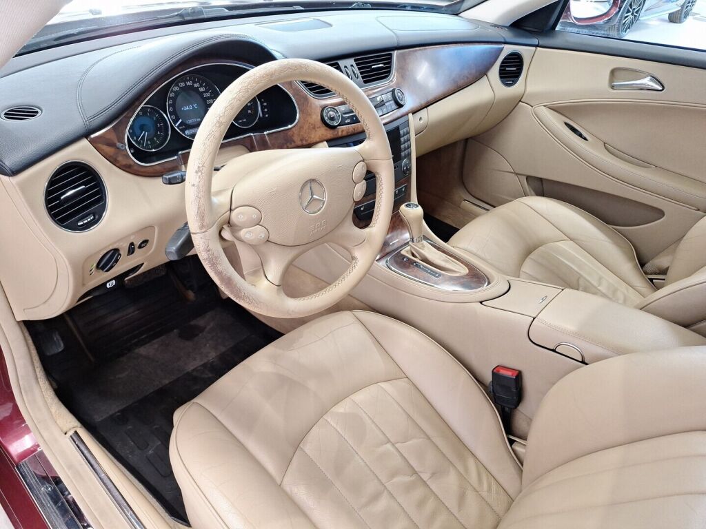 Mercedes-Benz CLS 2005 Punainen