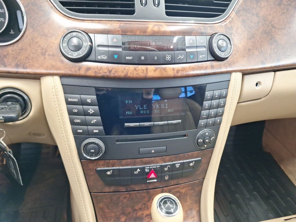 Mercedes-Benz CLS 2005 Punainen